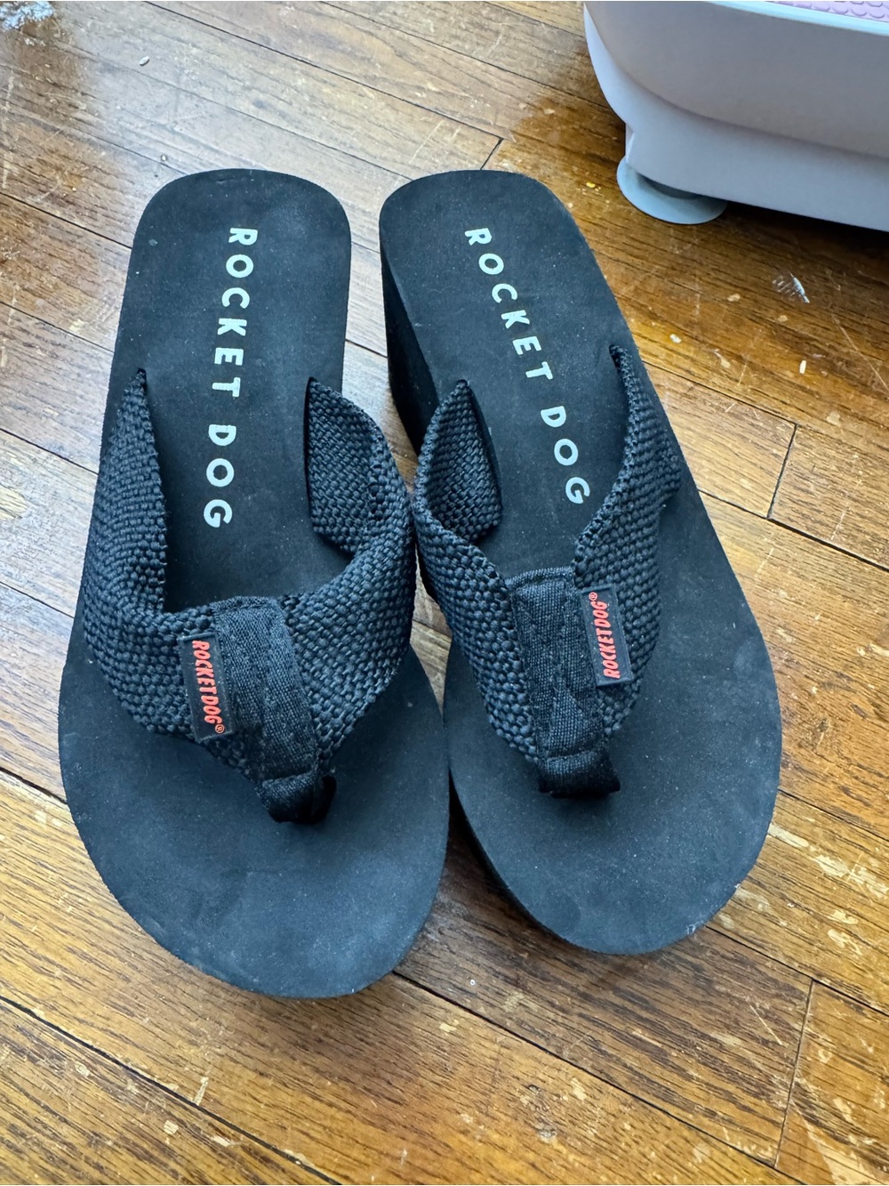 Y2K platform pool sandals flip flop 
Rocket dog 9
